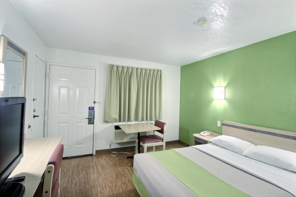 Motel 6 Milwaukee West - Brookfield Exteriér fotografie