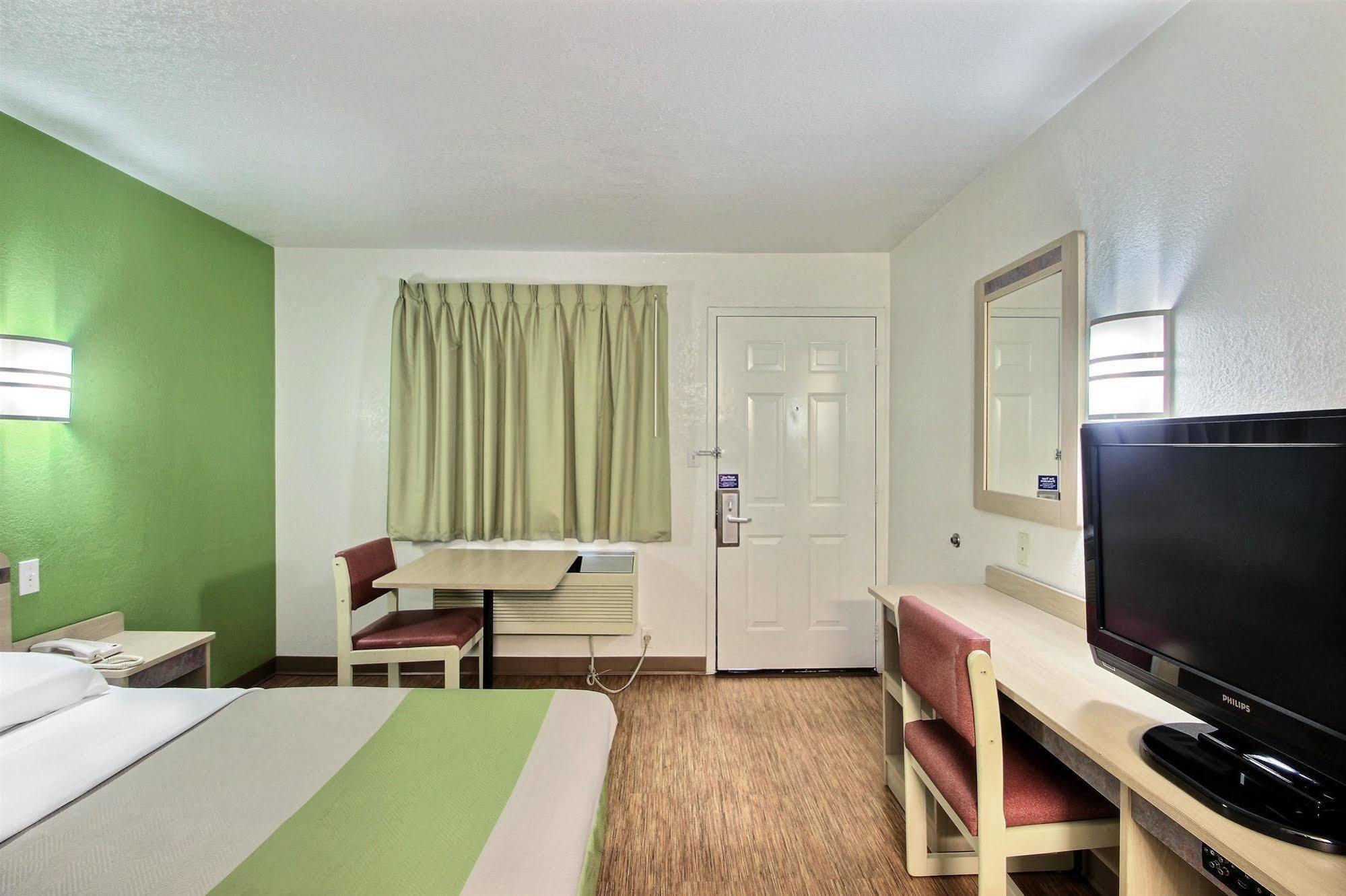 Motel 6 Milwaukee West - Brookfield Exteriér fotografie