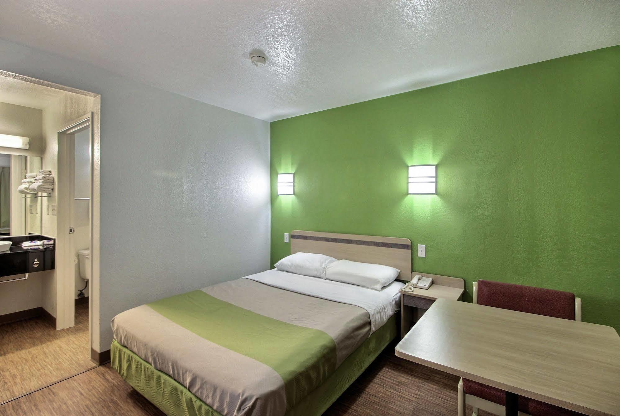 Motel 6 Milwaukee West - Brookfield Exteriér fotografie