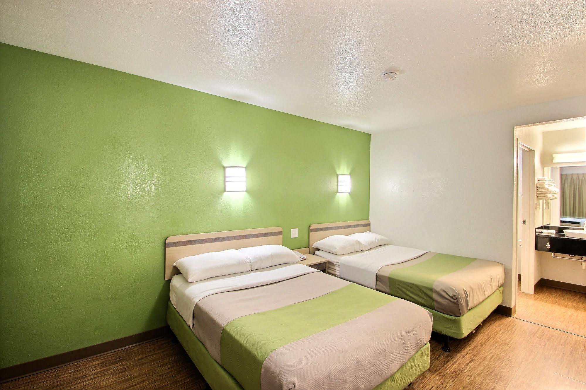 Motel 6 Milwaukee West - Brookfield Exteriér fotografie