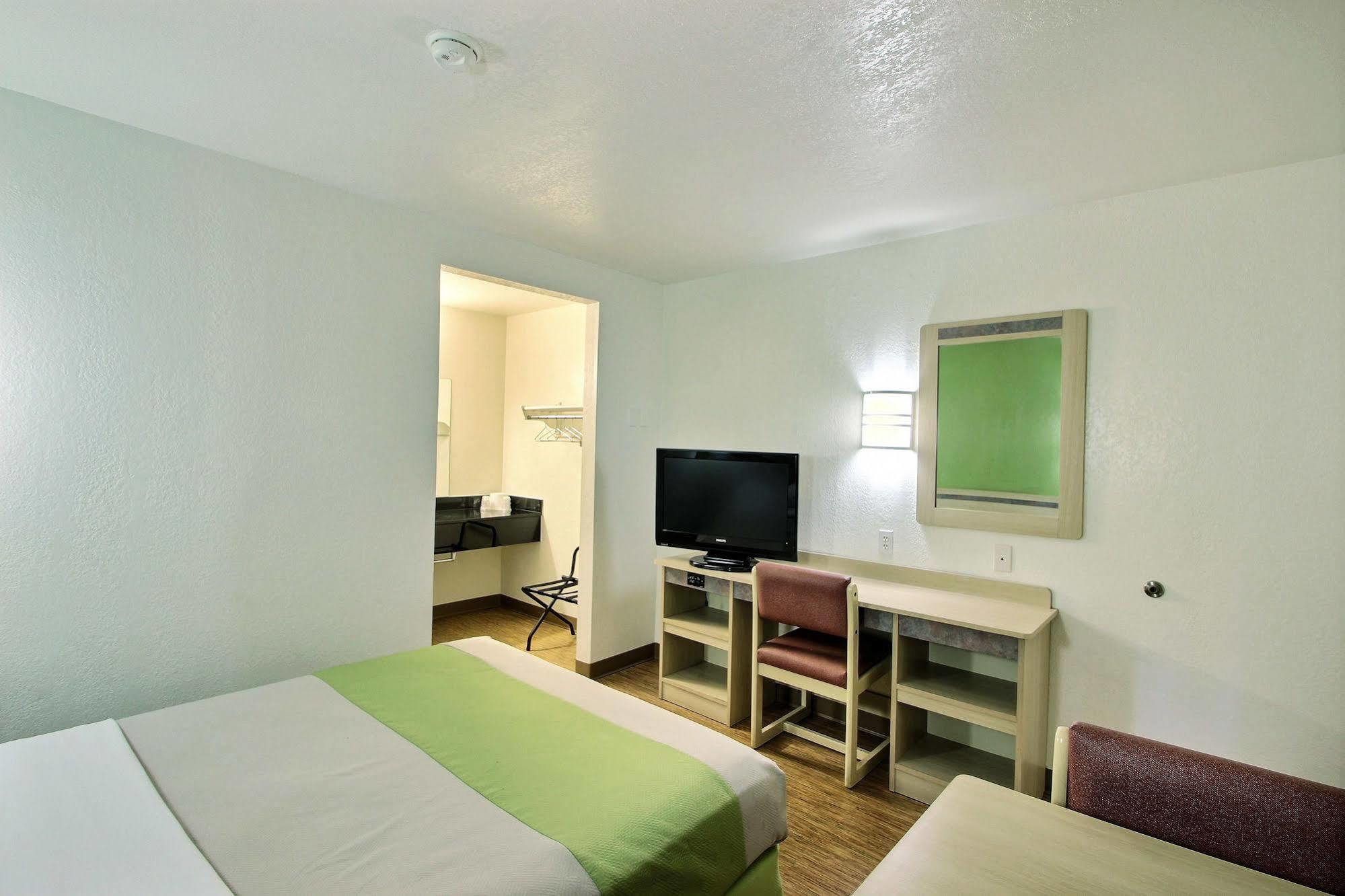 Motel 6 Milwaukee West - Brookfield Exteriér fotografie